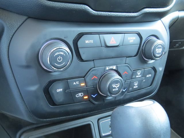 Used 2020 Jeep Renegade Latitude w/ Popular Equipment Group FWD image 21