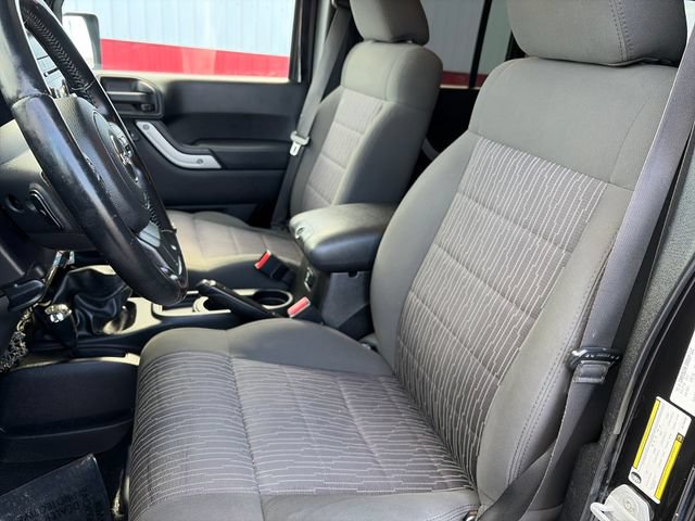 Used 2012 Jeep Wrangler Unlimited Rubicon w/ Connectivity Group AWD/4WD image 36