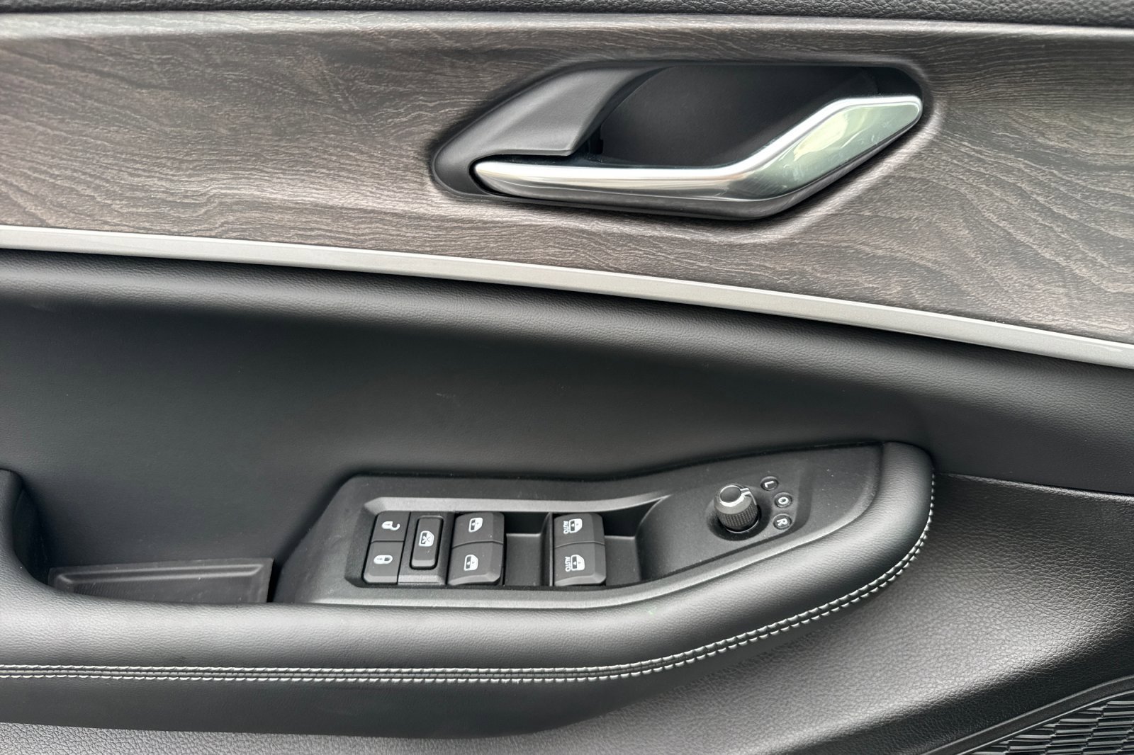 New 2026 Jeep Grand Cherokee Altitude image 10