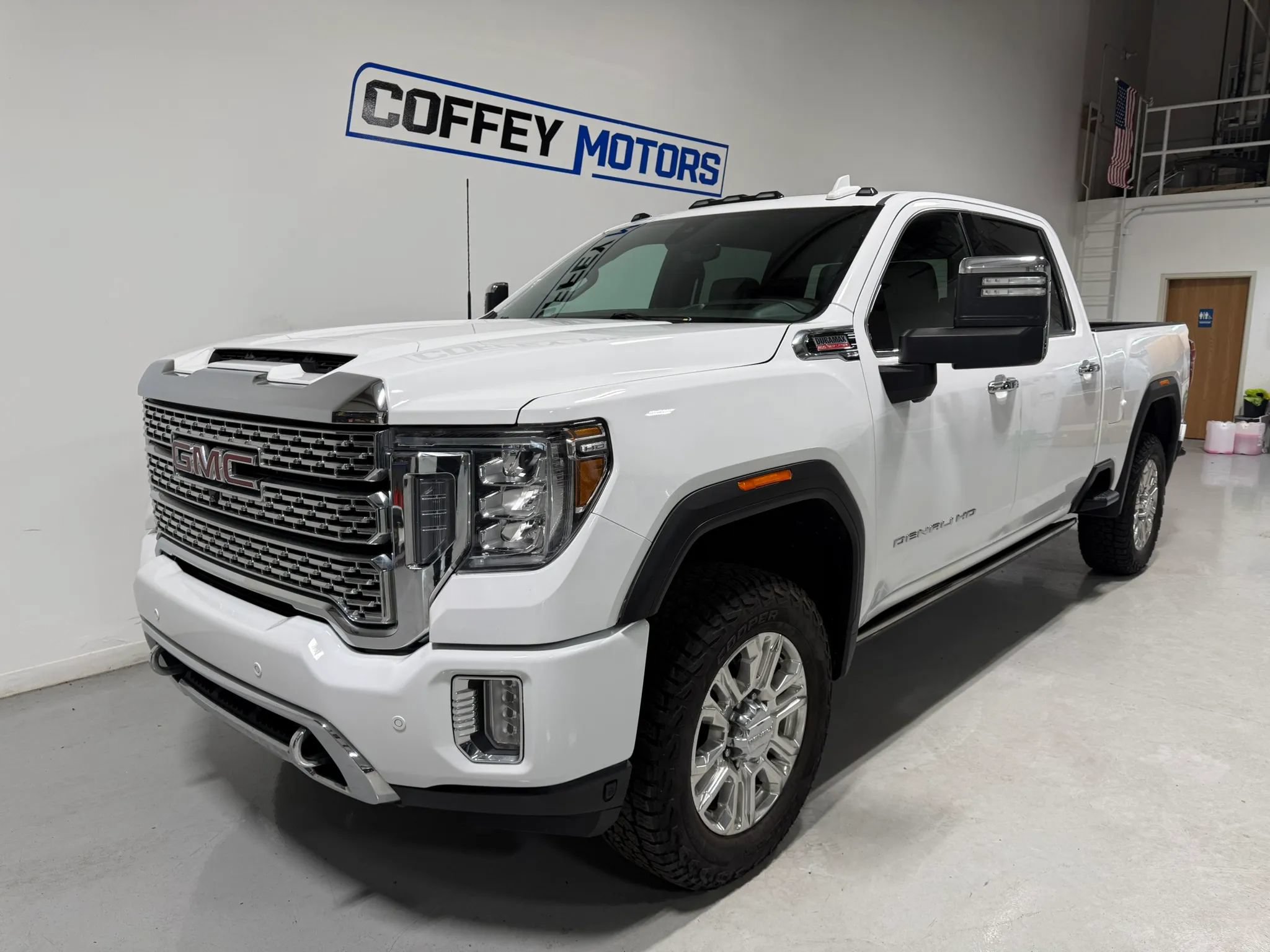 Used 2022 GMC Sierra 2500 Denali w/ Denali Ultimate Package AWD/4WD image 2