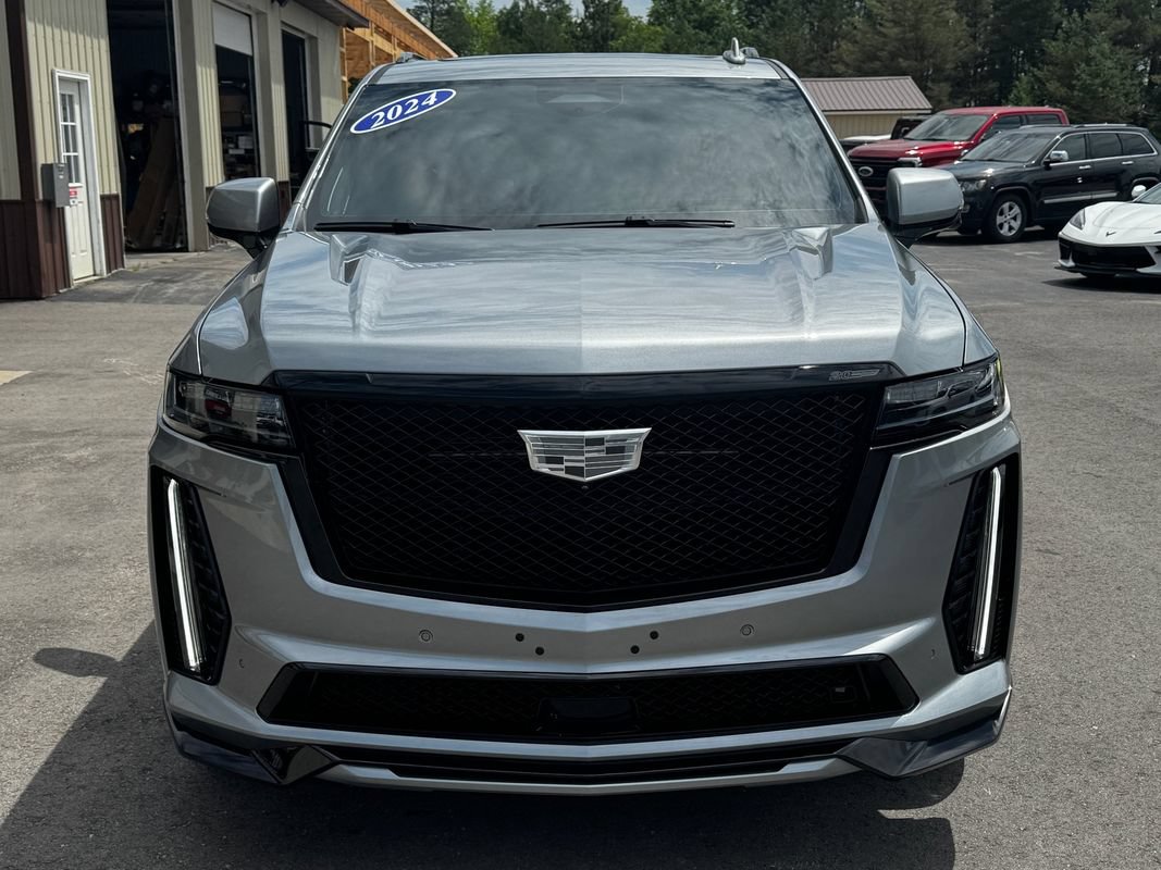 Used 2024 Cadillac Escalade V w/ LPO, ONYX Package AWD/4WD image 9