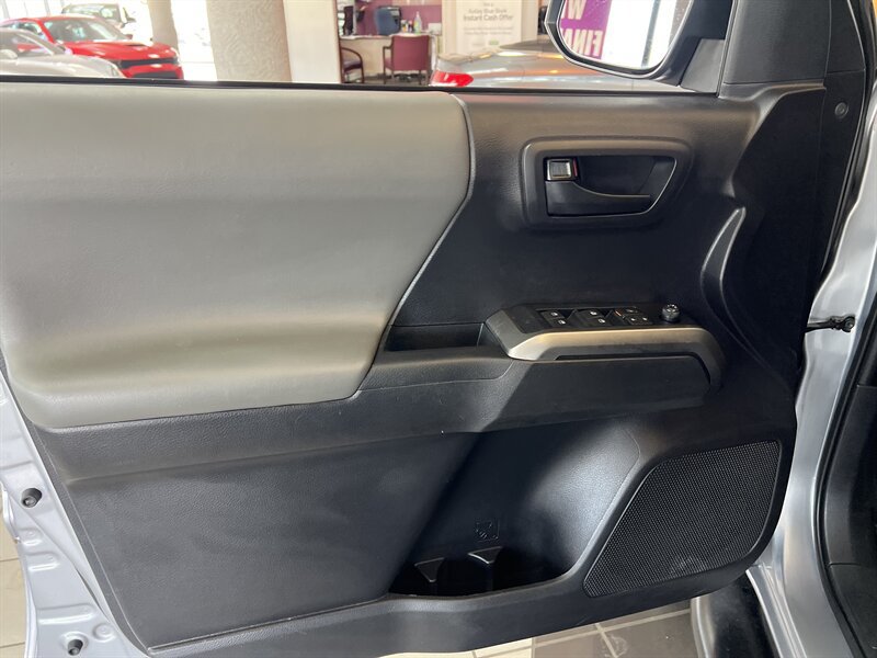 Used 2020 Toyota Tacoma SR5 RWD image 19