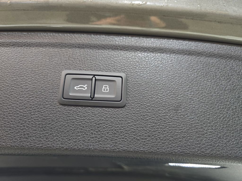 Used 2023 Audi Q5 e Premium Plus w/ Premium Plus Package image 14
