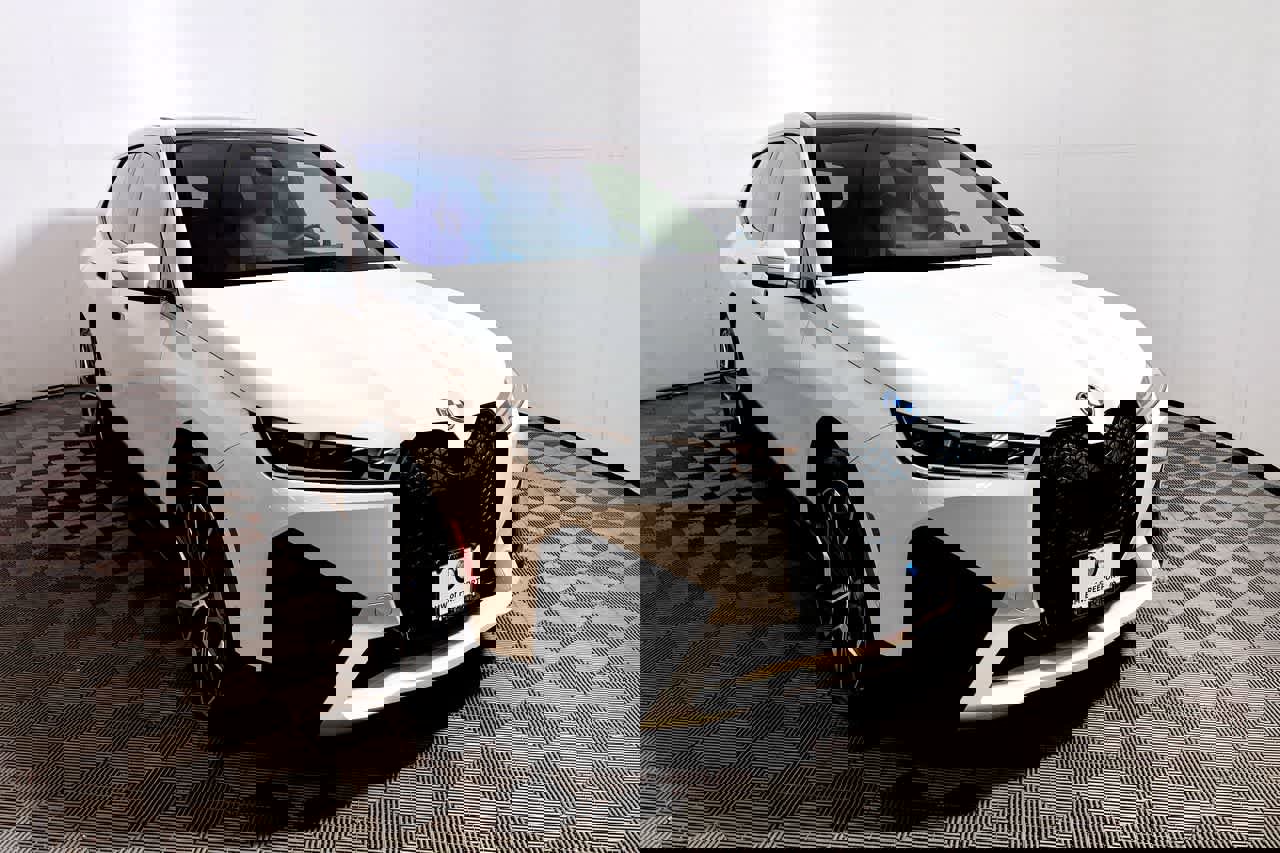 Used 2023 BMW iX M60 w/ Executive Package image 2