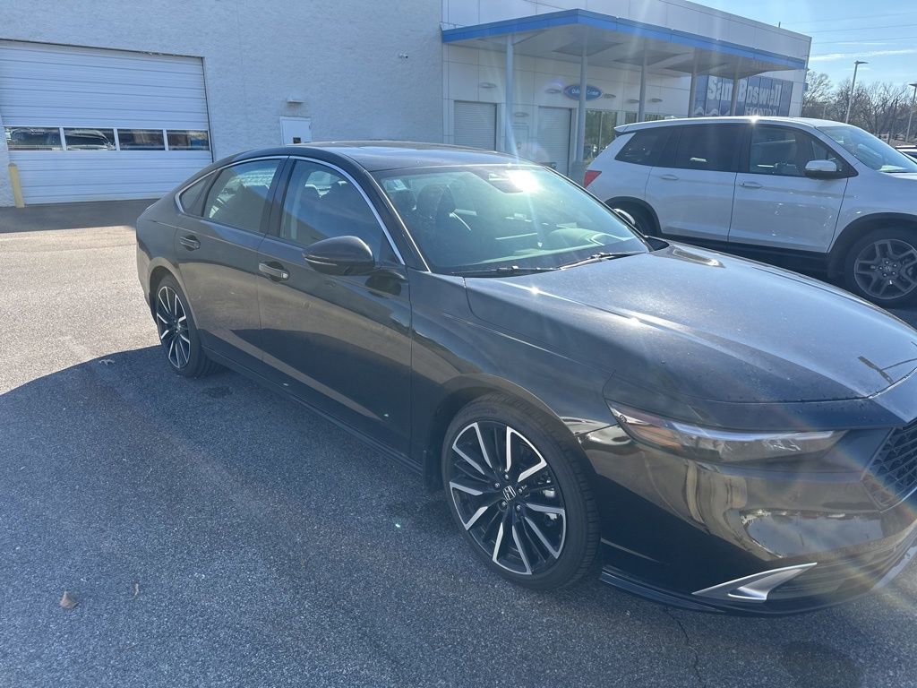Used 2025 Honda Accord Touring image 4