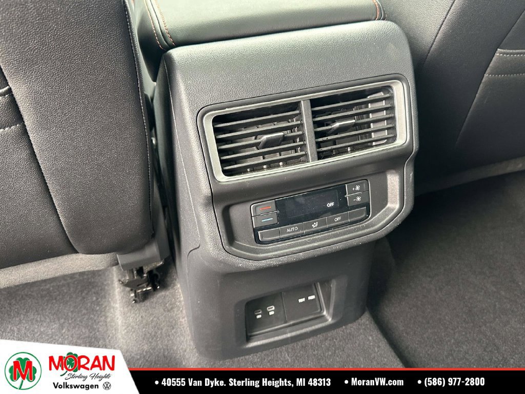 Certified 2025 Volkswagen Atlas Peak Edition SE AWD/4WD image 14