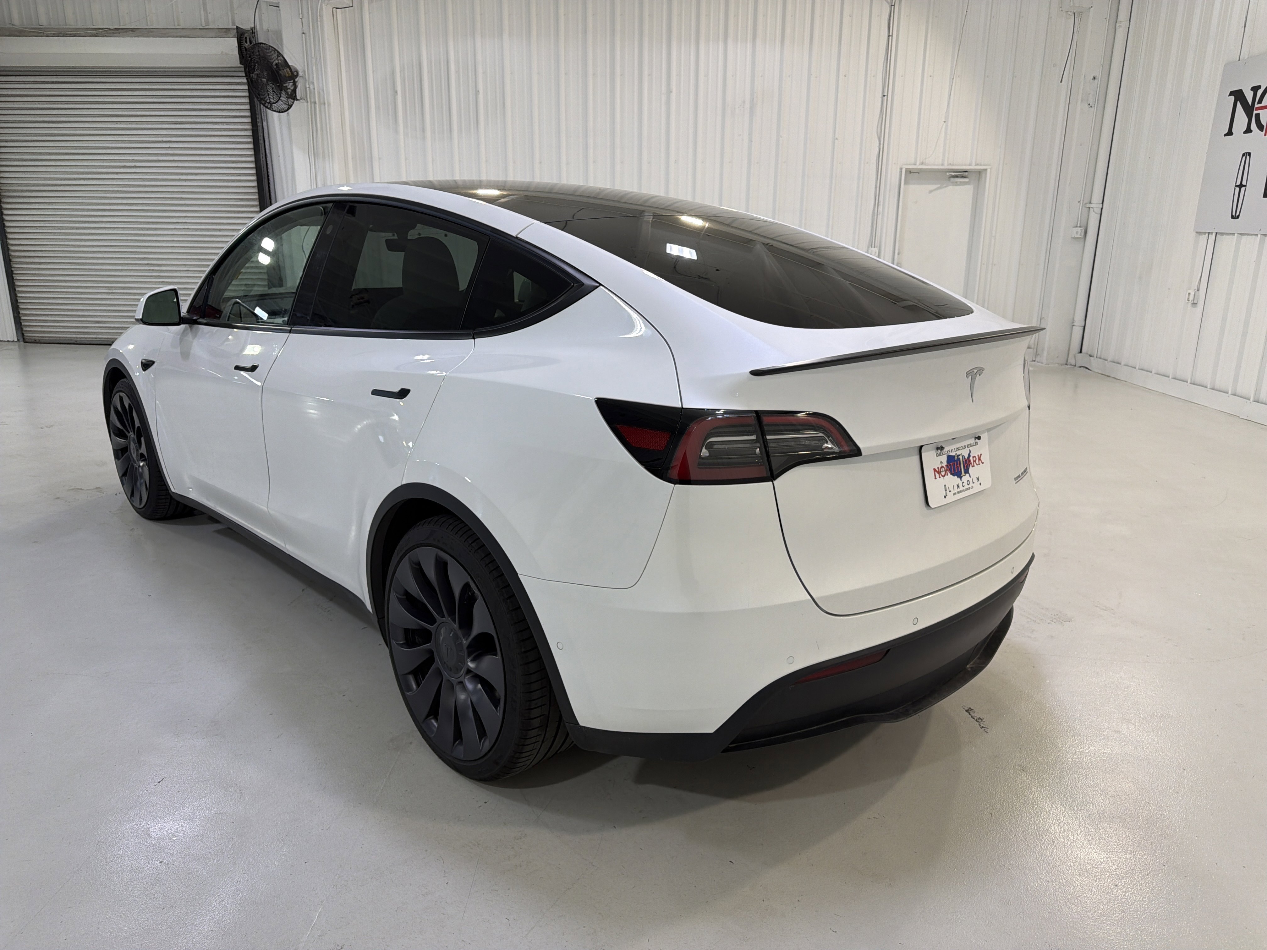Used 2022 Tesla Model Y Performance AWD/4WD image 3