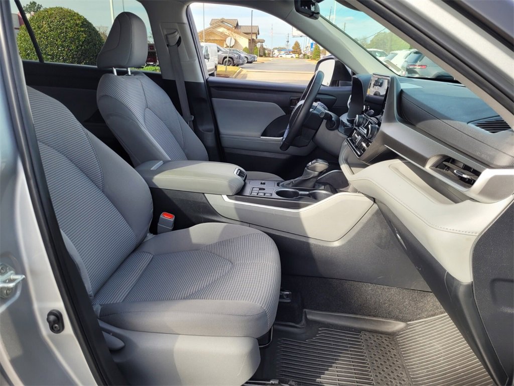 Certified 2024 Toyota Highlander LE image 14