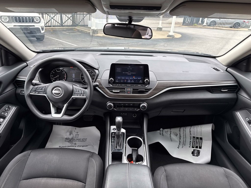Used 2024 Nissan Altima 2.5 SV FWD image 17