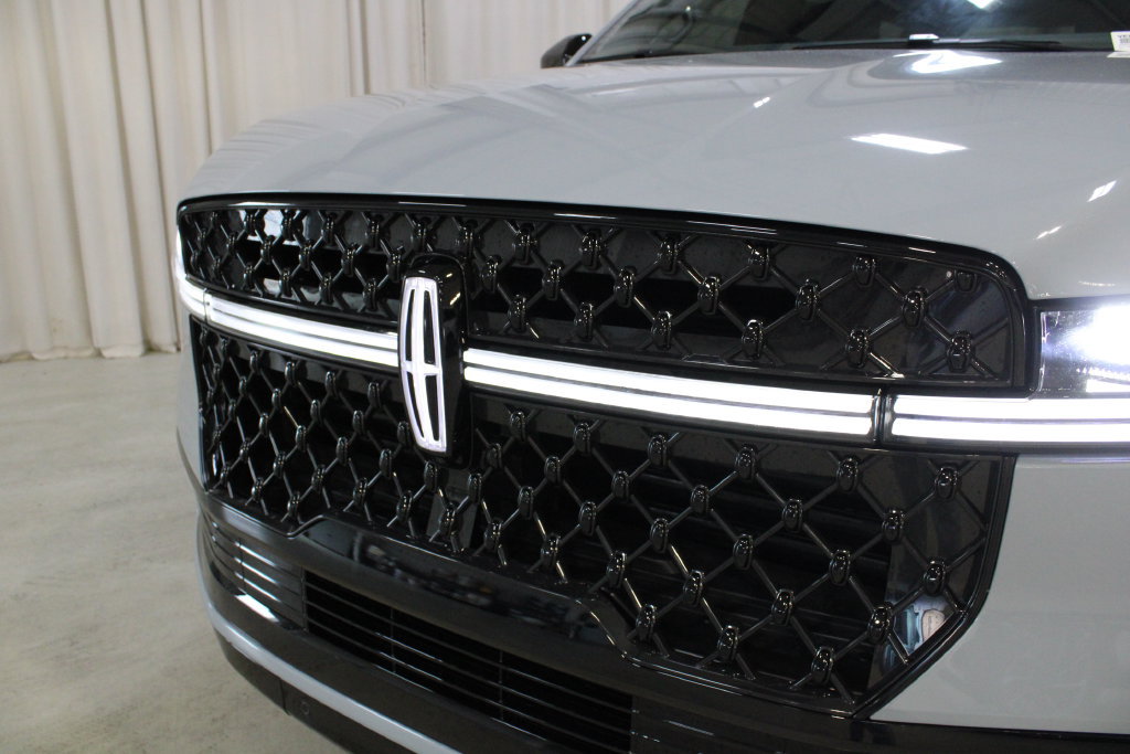 New 2027 Lincoln Navigator Reserve w/ Jet Appearance Package AWD/4WD image 31
