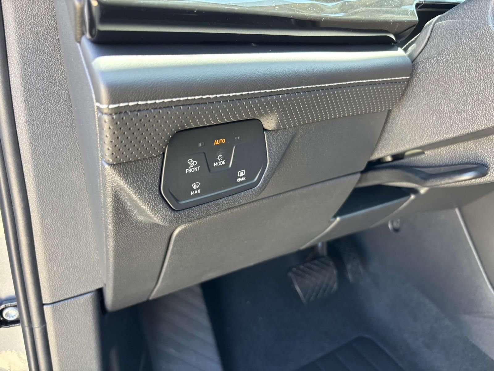 New 2026 Volkswagen Atlas SE image 15