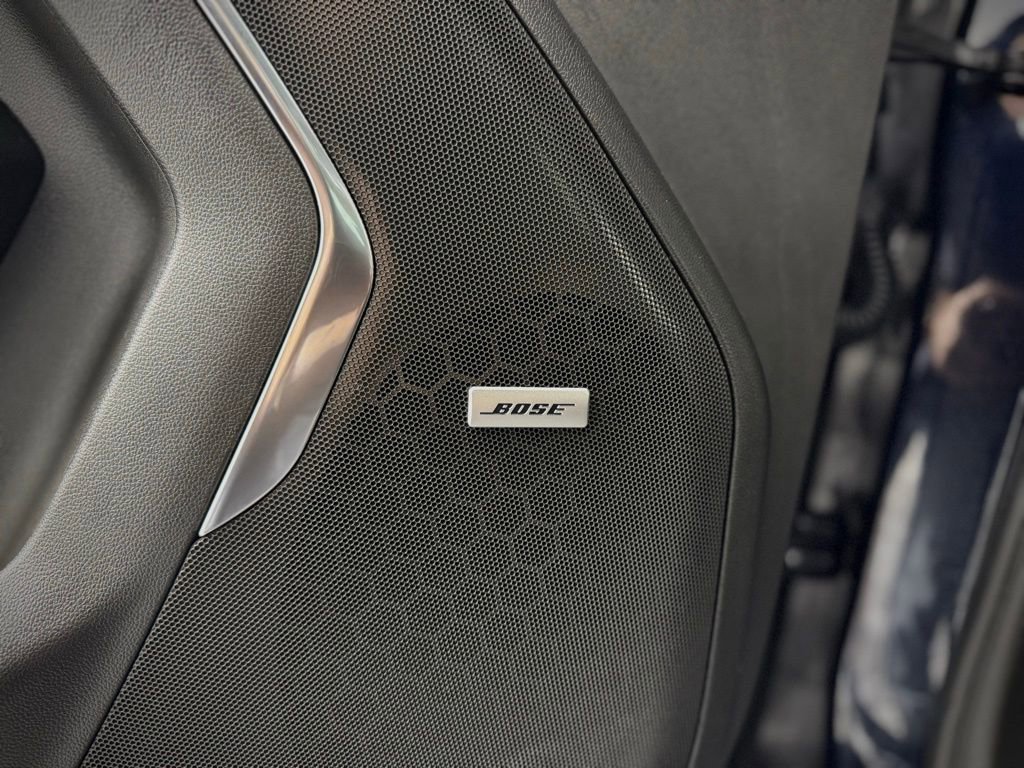 Used 2023 GMC Yukon XL SLT w/ SLT Premium Package image 30