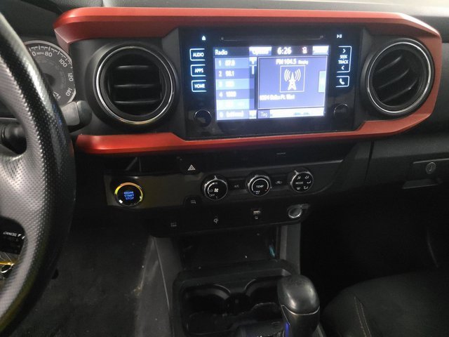 Used 2017 Toyota Tacoma TRD Sport w/ Tow Package image 8