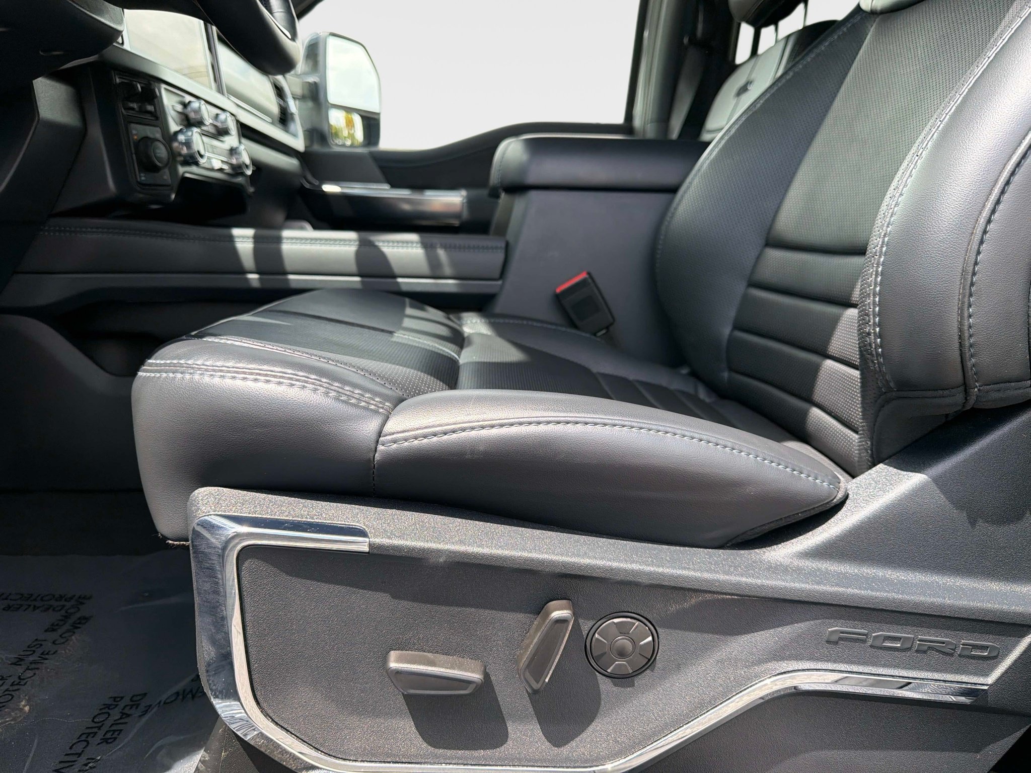 Used 2025 Ford F250 Platinum AWD/4WD image 32