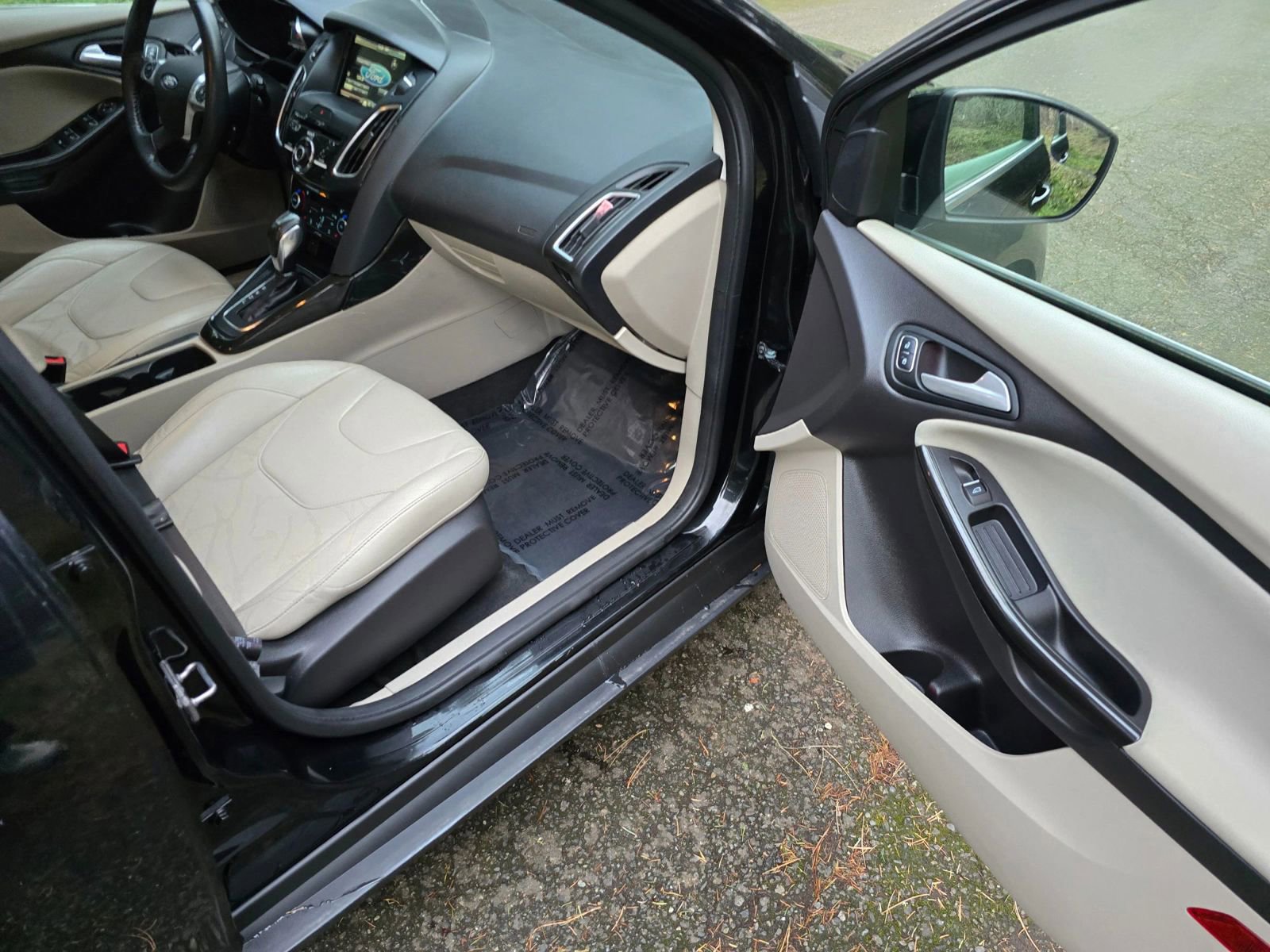 Used 2015 Ford Focus Electric Hatchback w/ Exterior Protection Package image 12