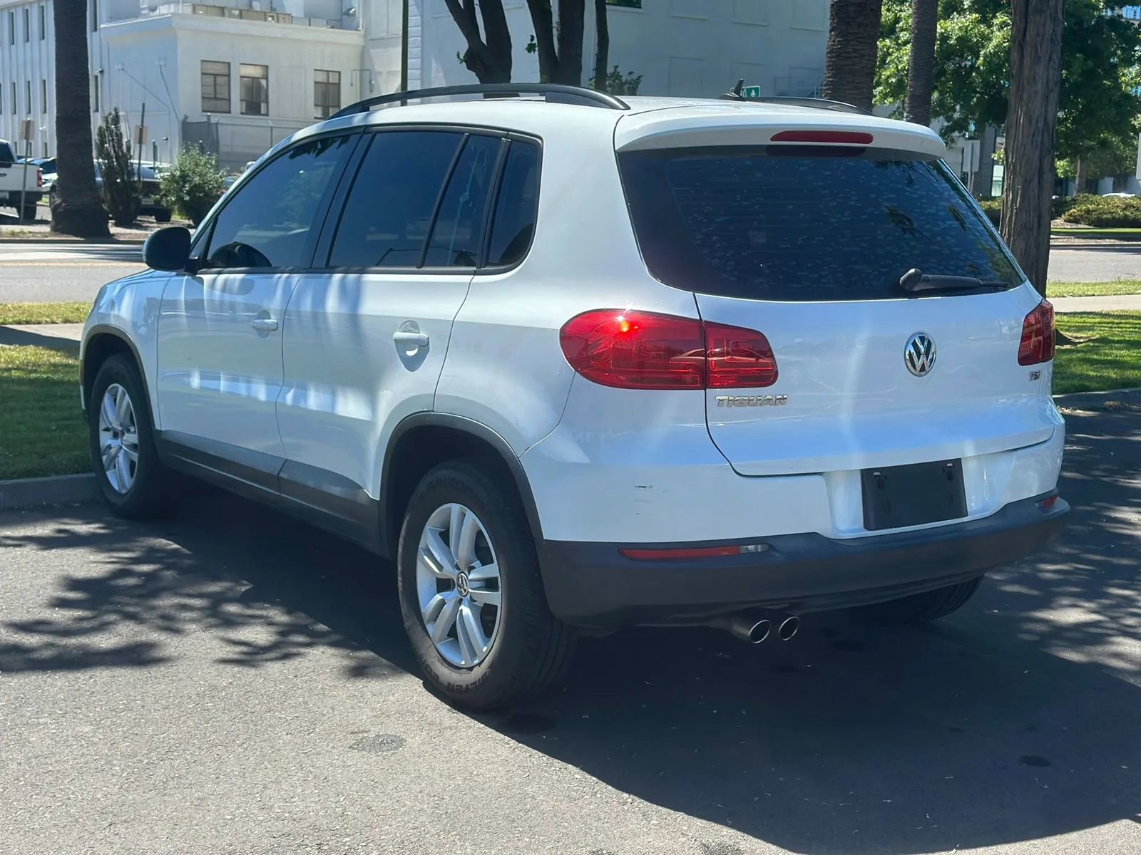 Used 2016 Volkswagen Tiguan SEL FWD image 24