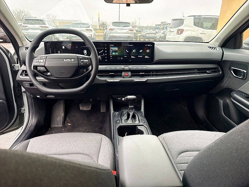 Used 2025 Kia K4 EX image 10