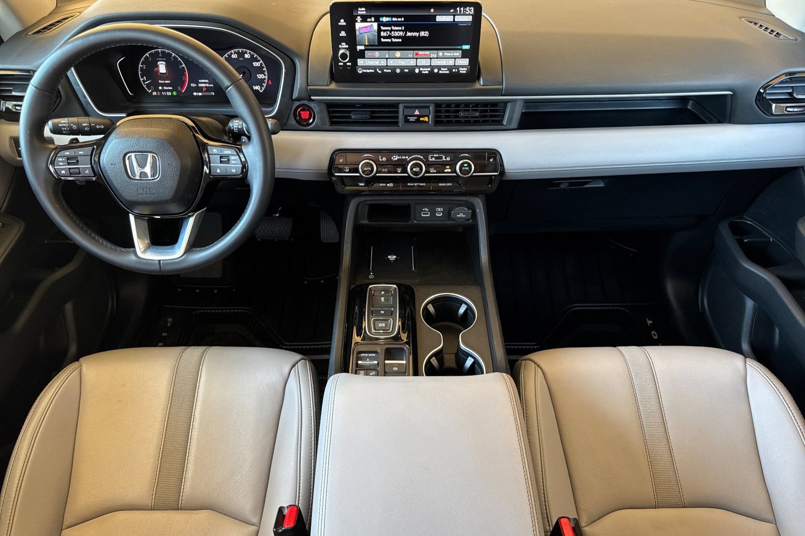 Used 2025 Honda Pilot Touring image 14