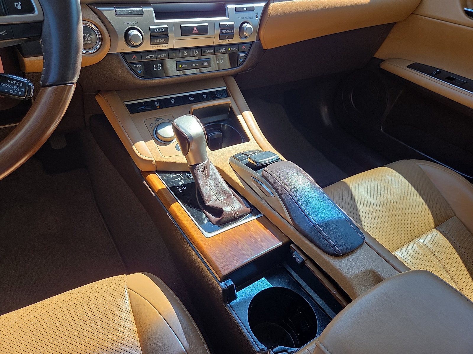 Used 2016 Lexus ES 350 w/ Luxury Package w/Wood Trim FWD image 25