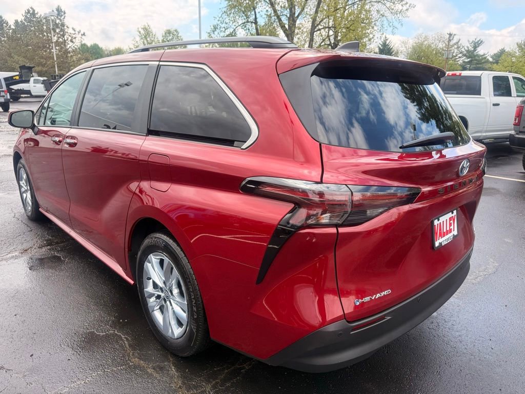 Used 2025 Toyota Sienna XLE w/ XLE Plus Package AWD/4WD image 5