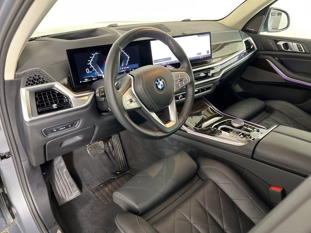 Used 2024 BMW X7 xDrive40i w/ Premium Package image 2