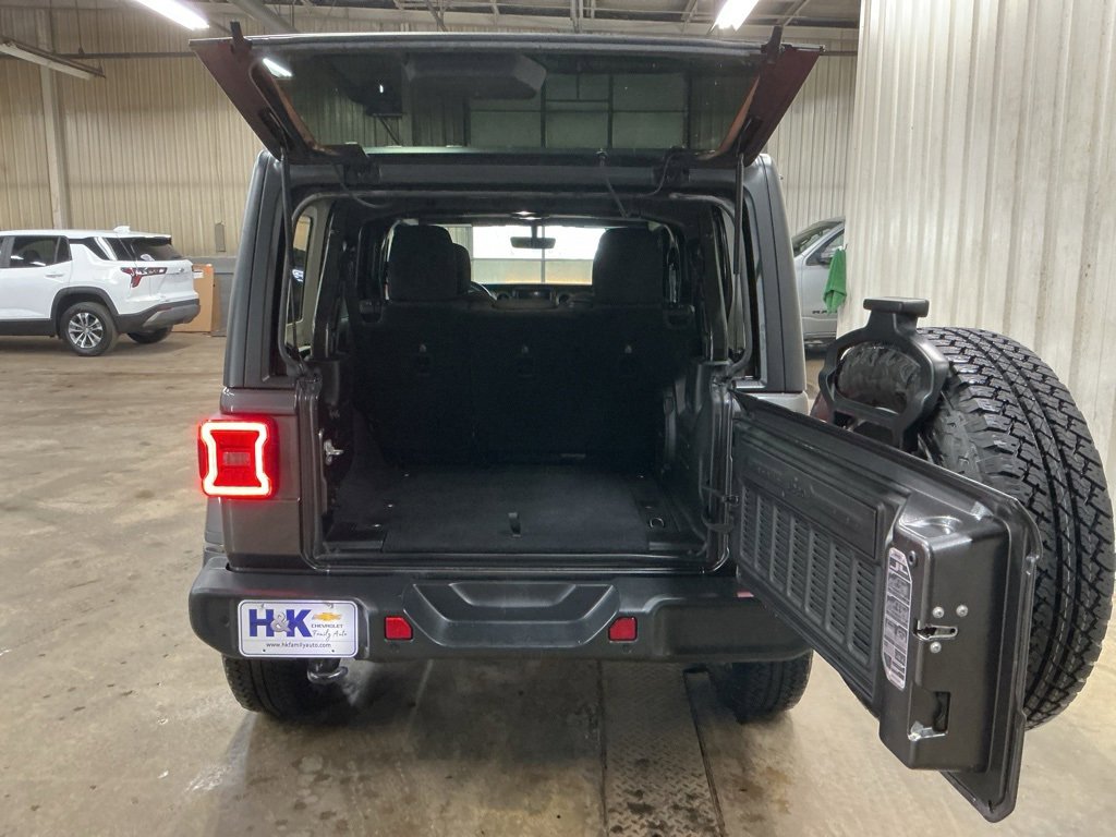 Used 2018 Jeep Wrangler Unlimited Sahara w/ Dual Top Group image 8