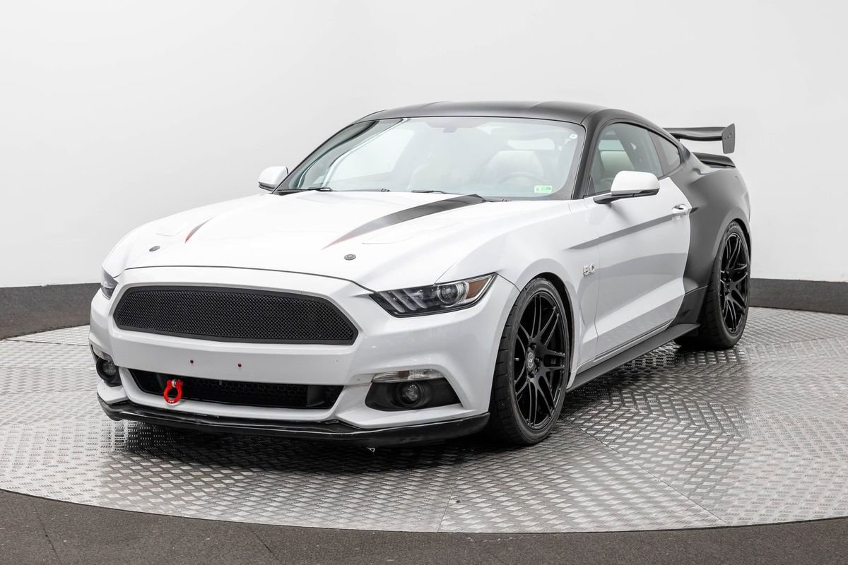 Used 2017 Ford Mustang GT Premium RWD image 2