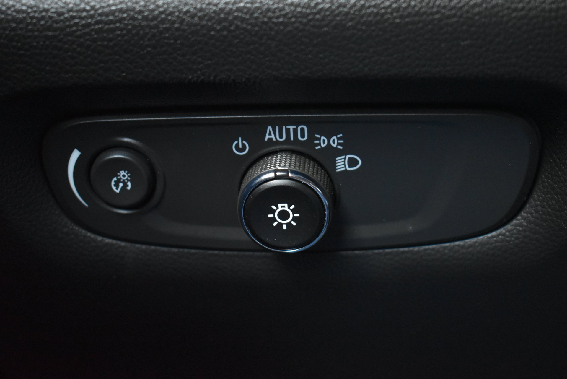 Used 2023 Chevrolet Traverse LT w/ Midnight/Sport Edition AWD/4WD image 18