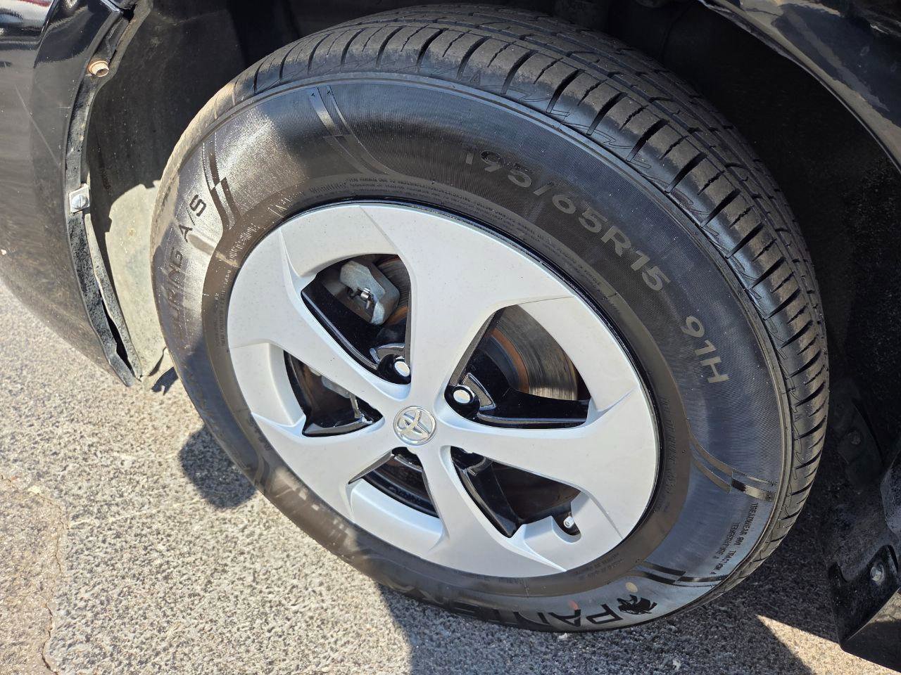 Used 2013 Toyota Prius Two image 12