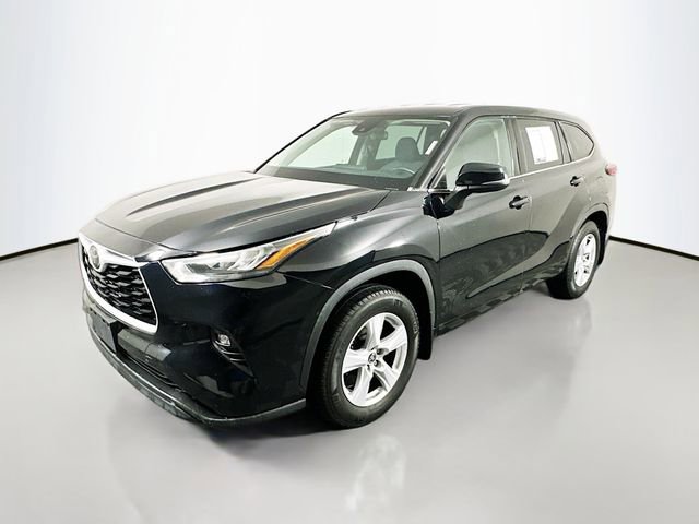 Used 2020 Toyota Highlander LE AWD/4WD image 3