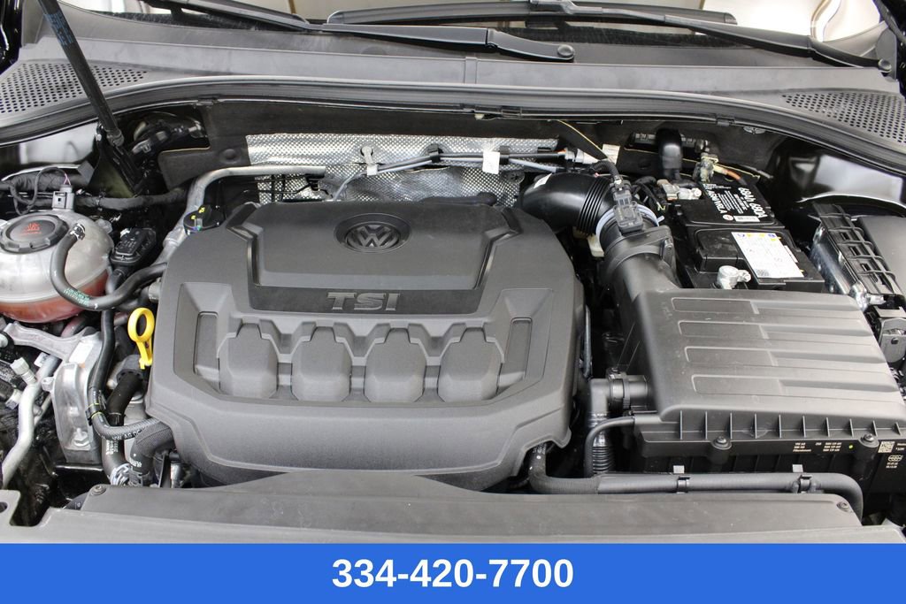 Certified 2022 Volkswagen Tiguan SEL R-Line image 32