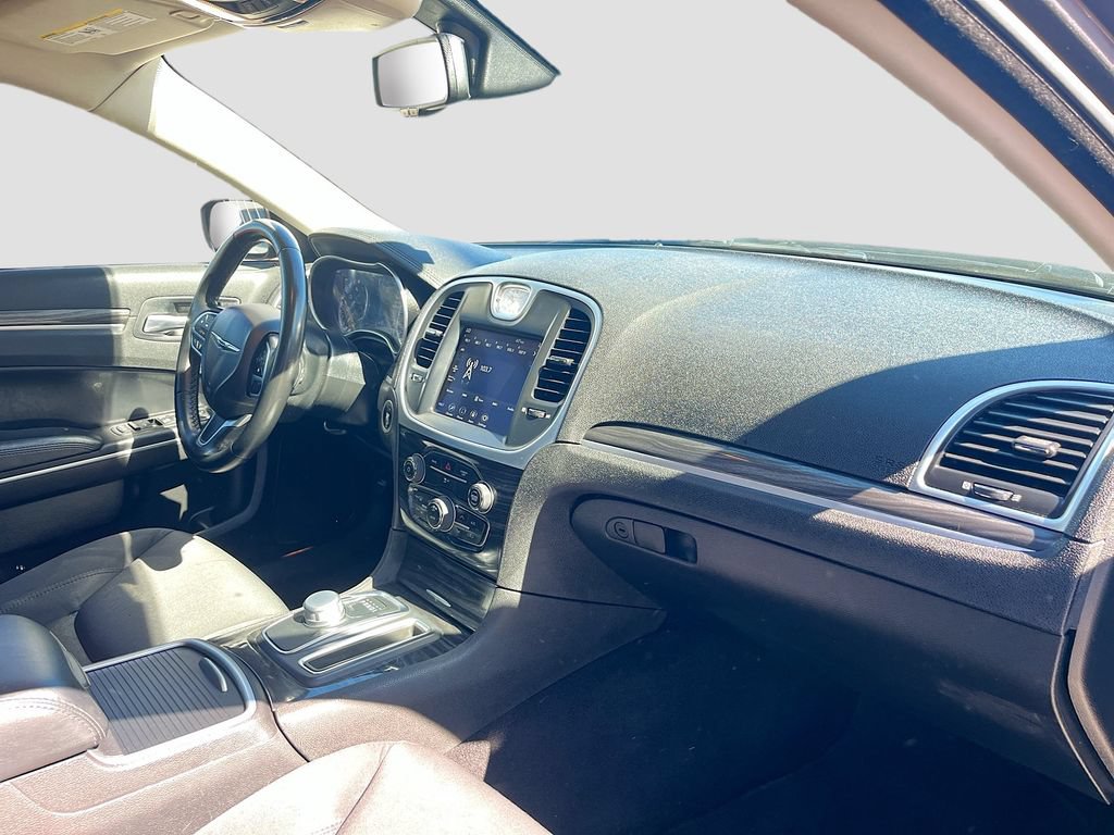 Used 2022 Chrysler 300 Touring w/ Sport Appearance Package RWD image 27