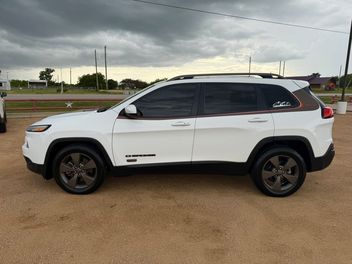 Used 2016 Jeep Cherokee 75th Anniversary FWD image 11
