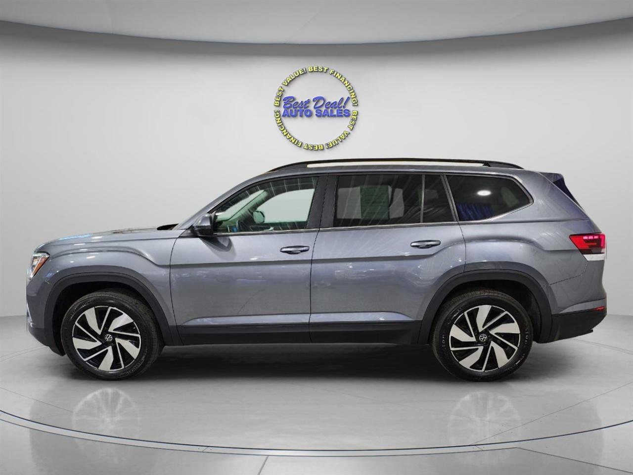 Used 2024 Volkswagen Atlas SE AWD/4WD image 3