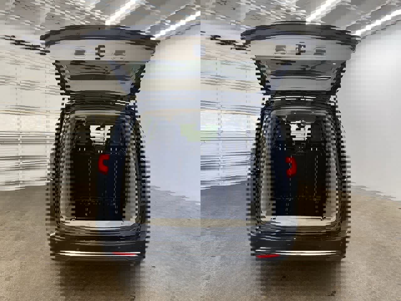 Used 2024 Chrysler Pacifica Select image 29