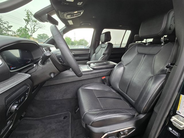 Used 2024 Jeep Wagoneer L Series II w/ Flexible Seating Group AWD/4WD image 15
