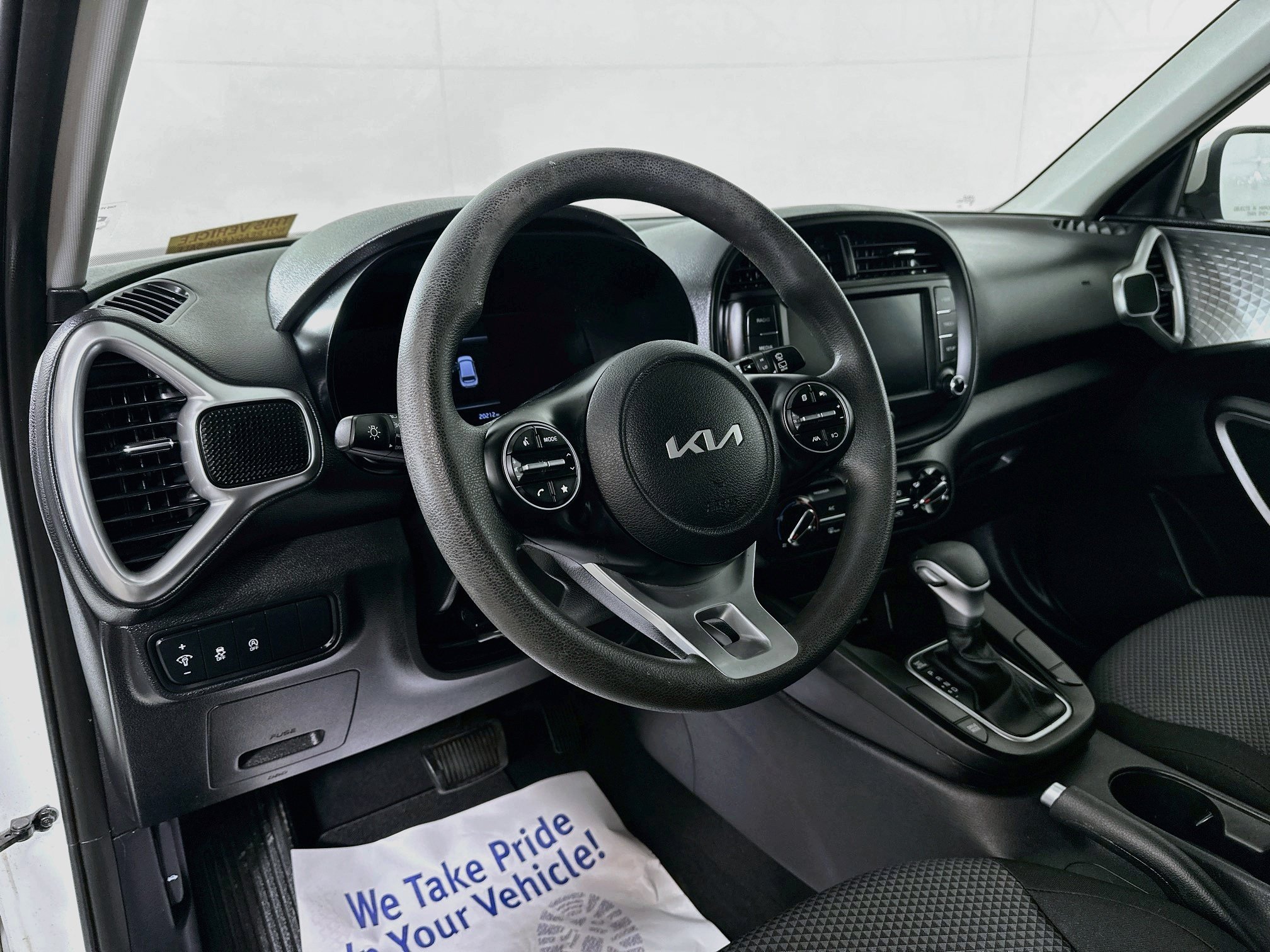 Used 2023 Kia Soul LX FWD image 9