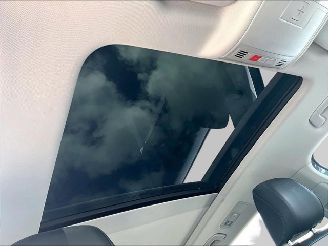 Used 2020 Volkswagen Tiguan SE w/ Panoramic Sunroof Package FWD image 17