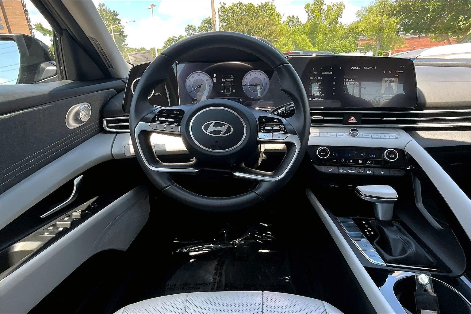Used 2025 Hyundai Elantra Limited FWD image 5