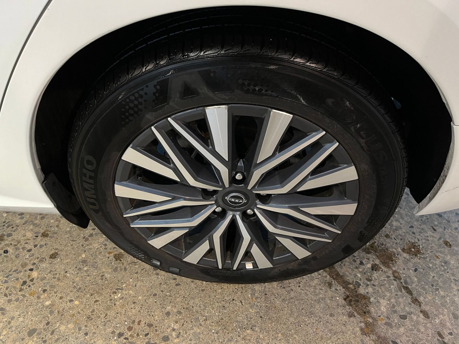 Used 2025 Nissan Altima 2.5 SV FWD image 30