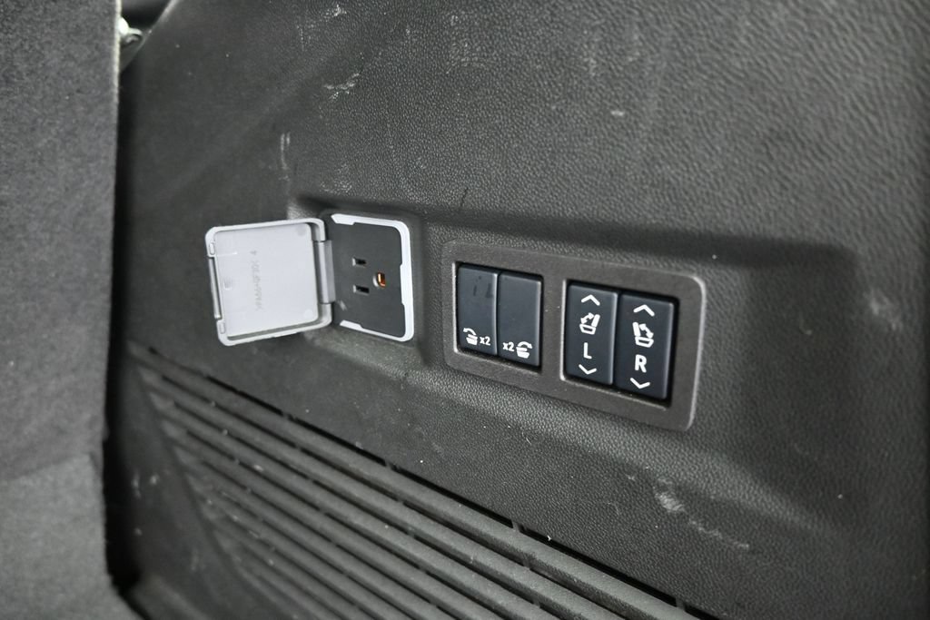 Used 2025 Chevrolet Tahoe LT w/ Comfort Package RWD image 47