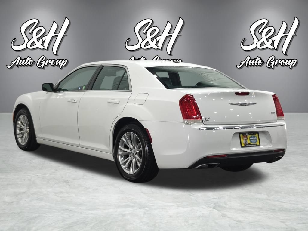 Used 2017 Chrysler 300 Touring w/ Value Package RWD image 16