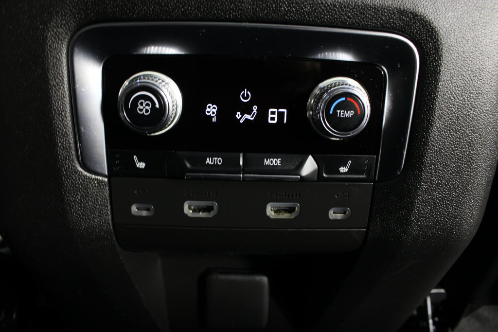 Used 2023 GMC Yukon XL AT4 w/ AT4 Premium Package AWD/4WD image 22
