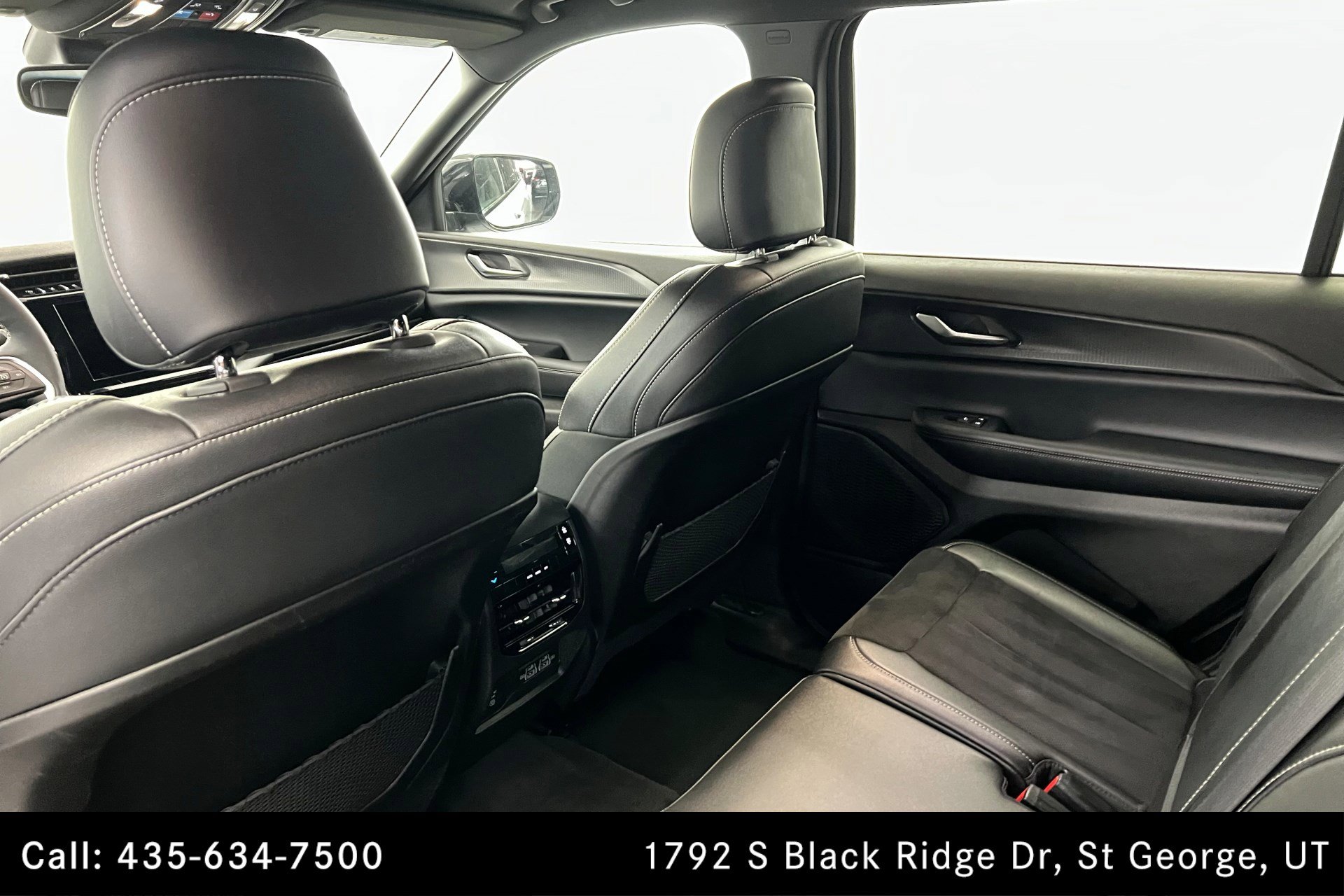 Used 2024 Jeep Grand Cherokee L Laredo image 19