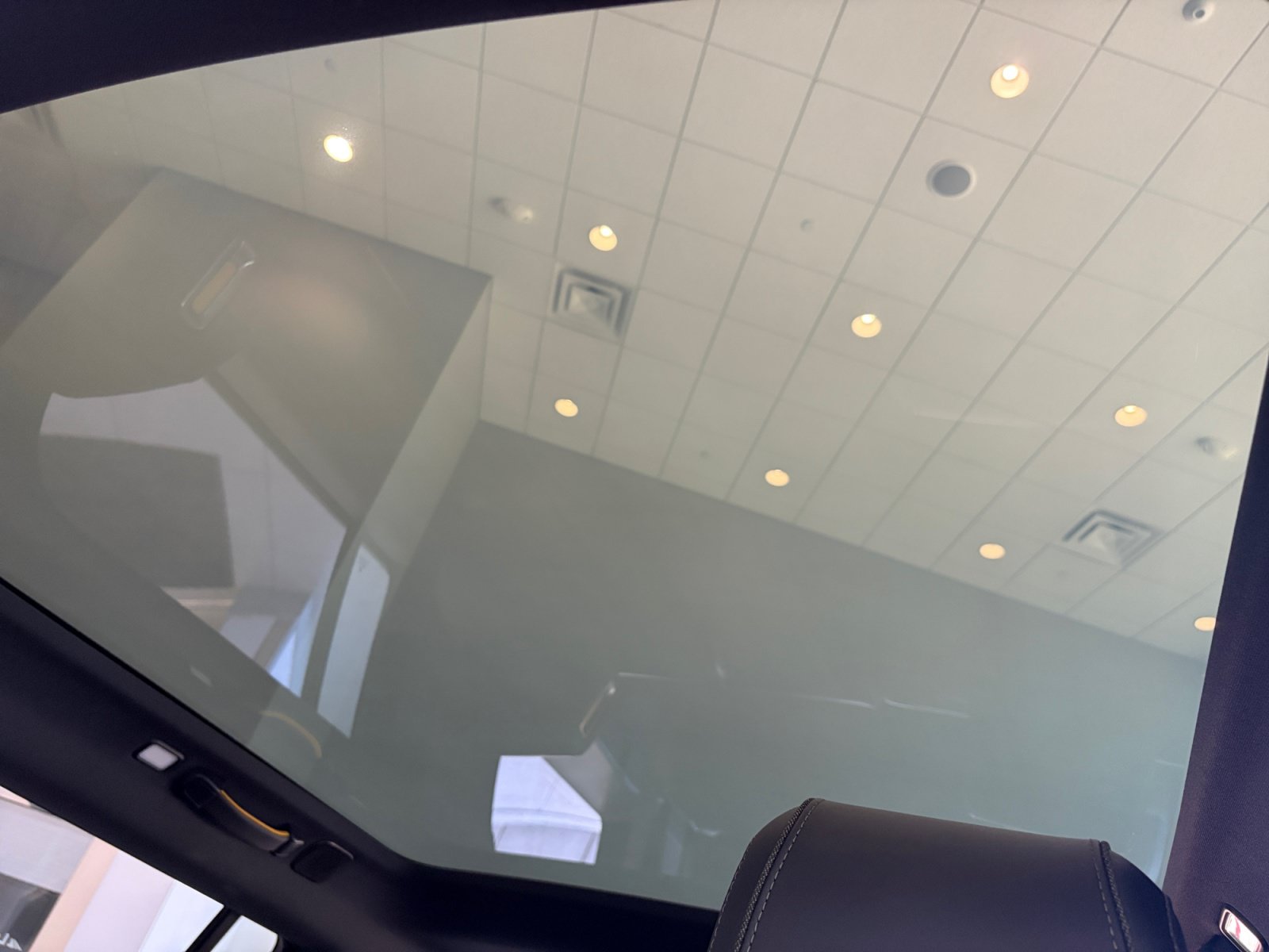 Used 2026 Rivian R1S Adventure Tri AWD/4WD image 32