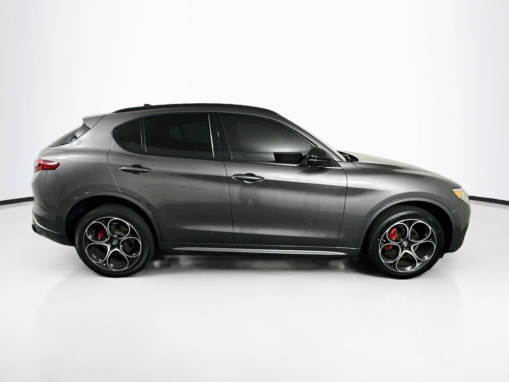 Used 2023 Alfa Romeo Stelvio Veloce AWD/4WD image 10