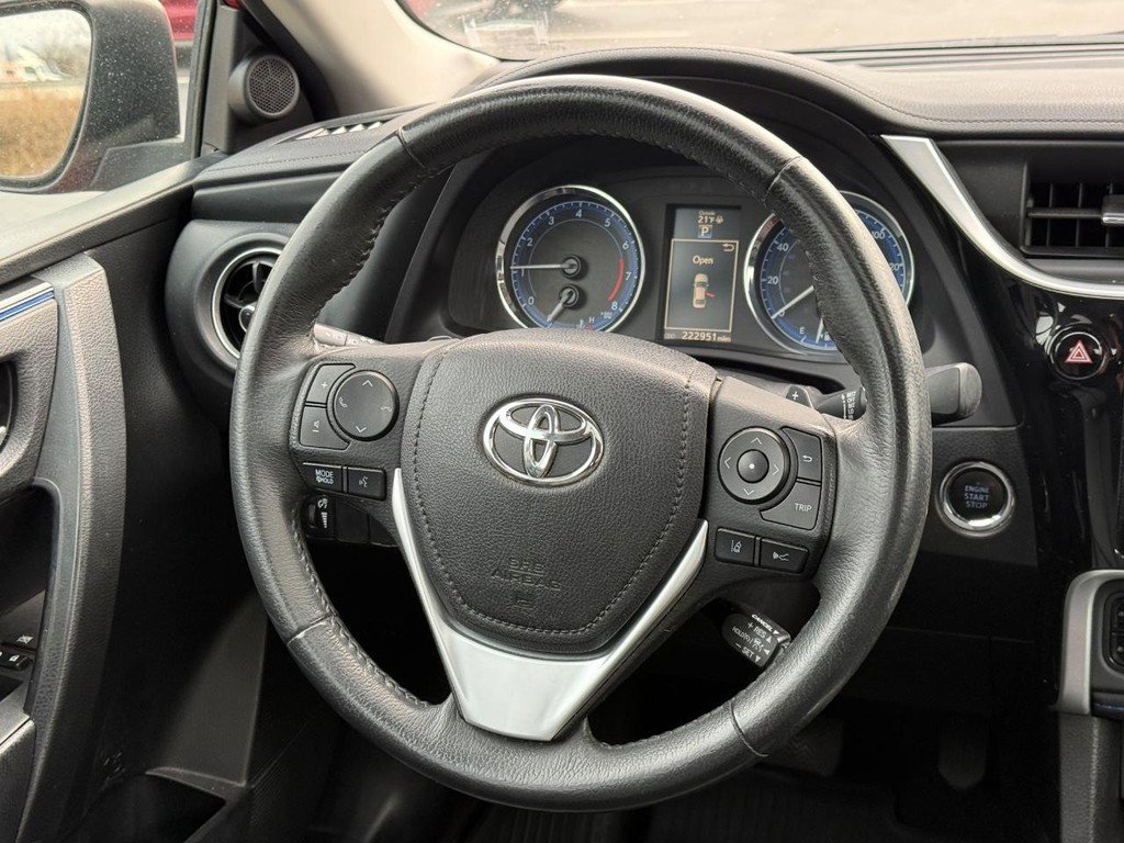 Used 2018 Toyota Corolla XSE image 14