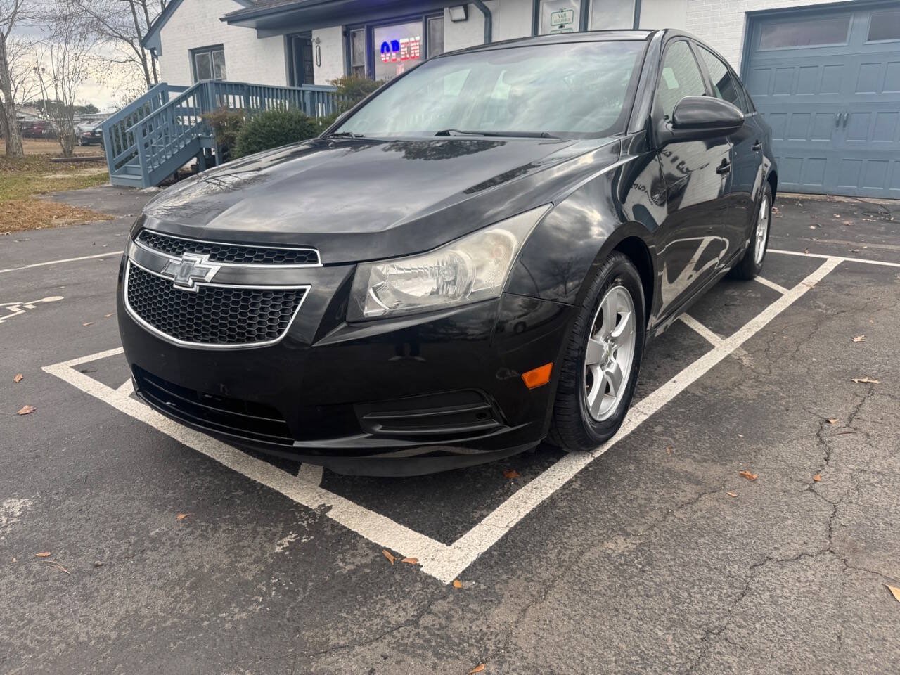 Used 2014 Chevrolet Cruze LT w/ Technology Package FWD image 4