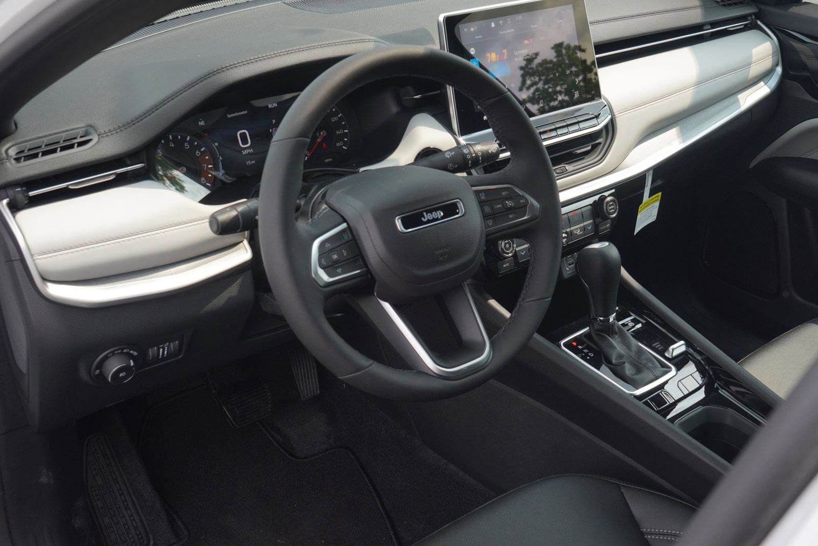 New 2025 Jeep Compass Limited image 25