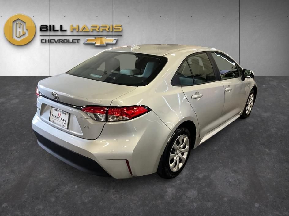 Used 2025 Toyota Corolla LE FWD image 2
